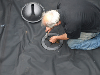 cutting liner for bottom drain